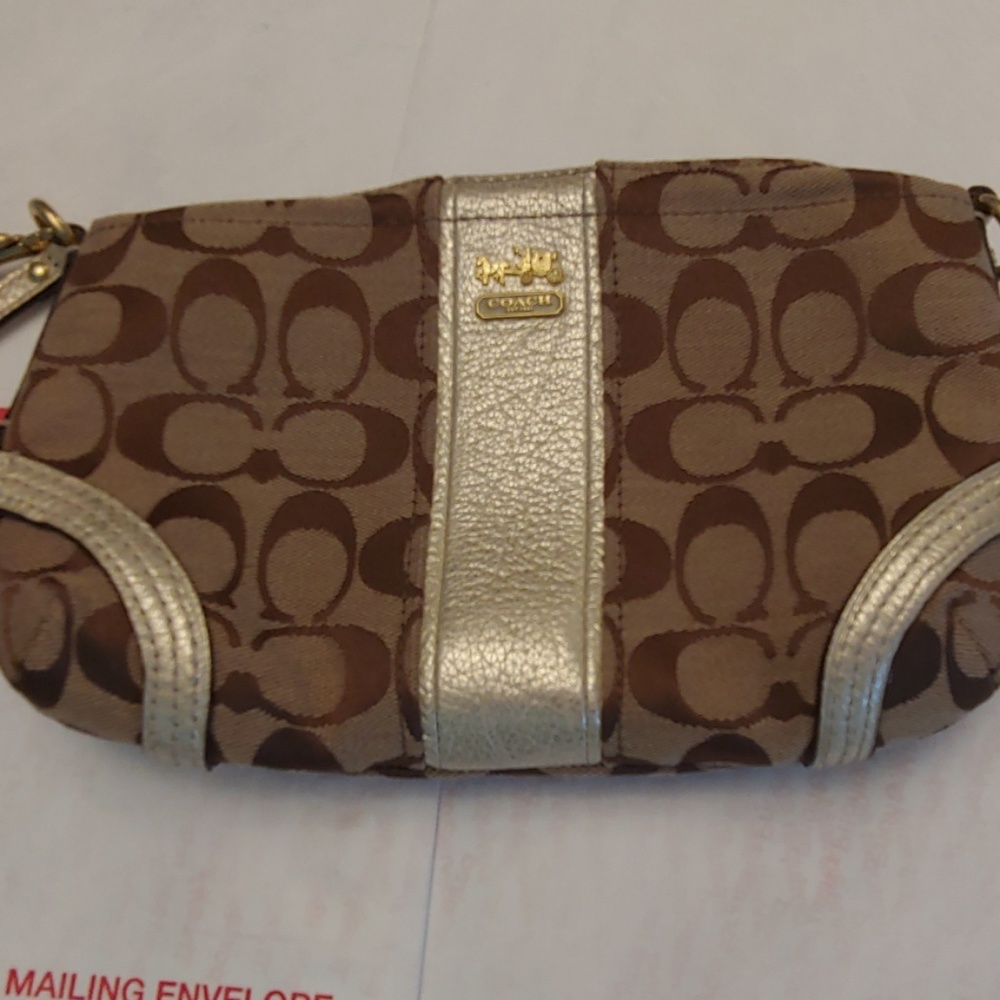 Coach ❤️like new, gold clutch